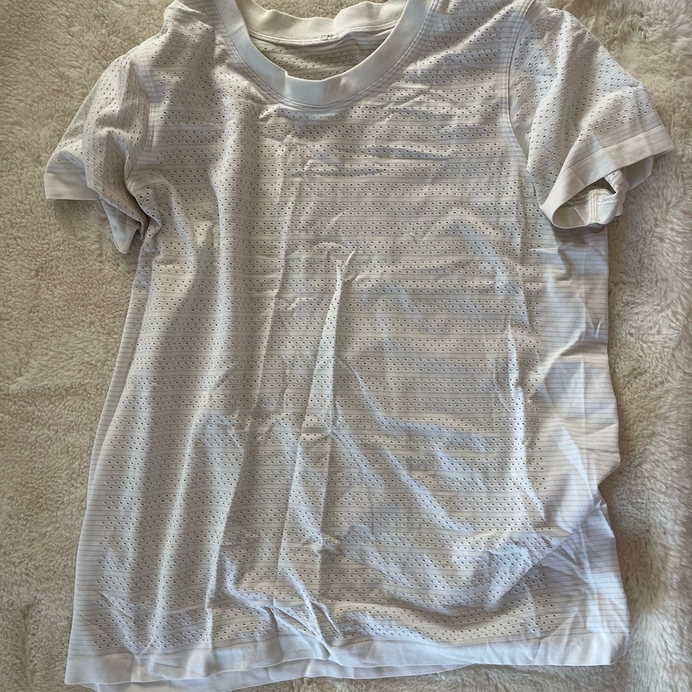 White lululemon t shirt